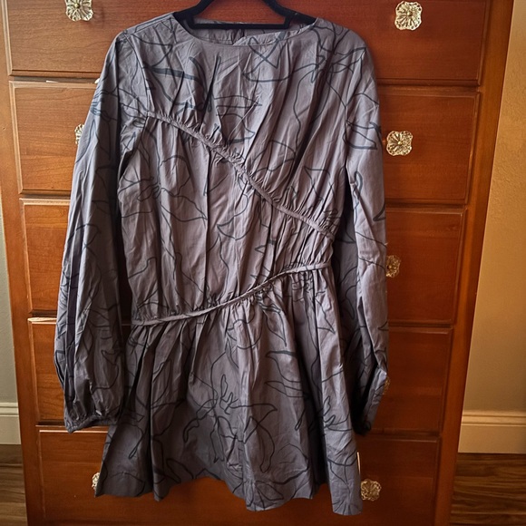 ASOS Design asymmetric seamed ruched mini dress in blue squiggle floral - Picture 4 of 7